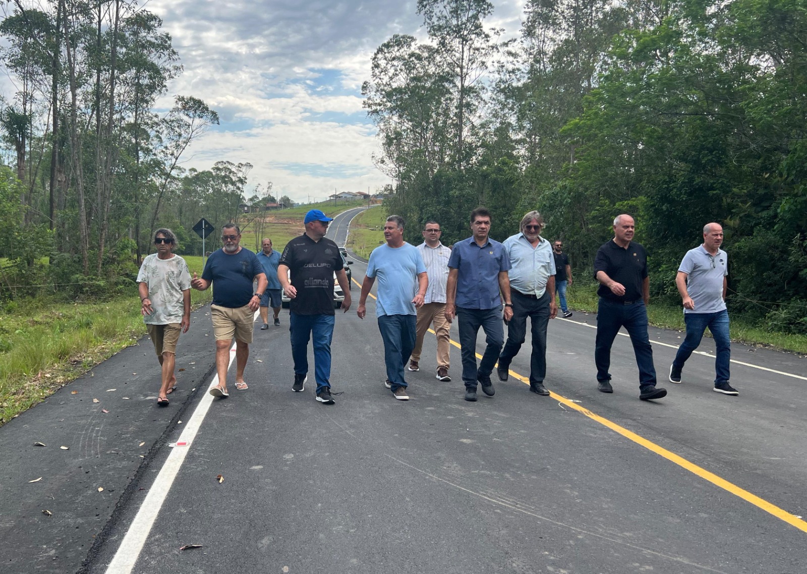 Governo de Criciúma realiza entrega de pavimentação asfáltica e reforma de Centro Comunitário durante o fim de semana
