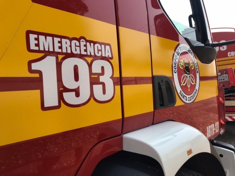Balneário Arroio do Silva: casa é atingida por incêndio após moradores saírem para viajar